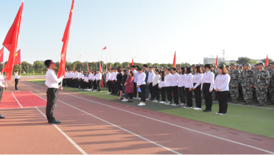 LD体育（中国）科技有限公司团委举行“我与祖国共奋进——国旗下的演讲”特别主题团日活动